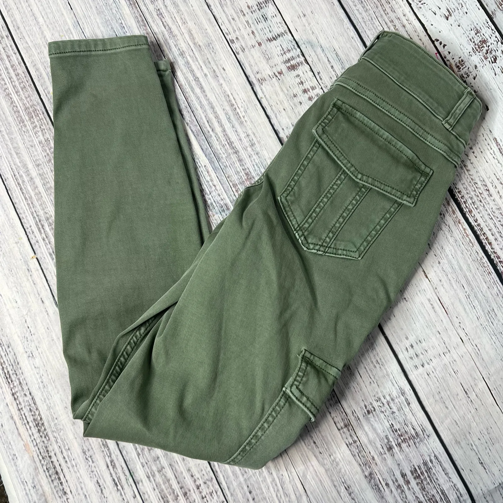 Spanx Stretch Twill Ankle Cargo Pants Sage Green NWT Sm - Image 4