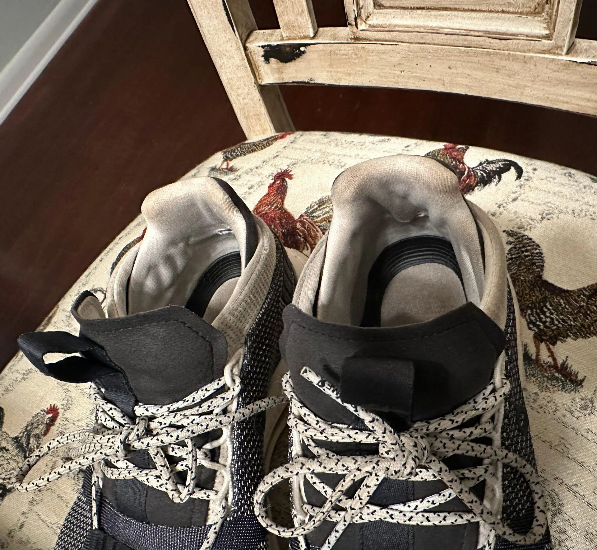 On Cloud  Cloudnova Running Shoes - Image 4