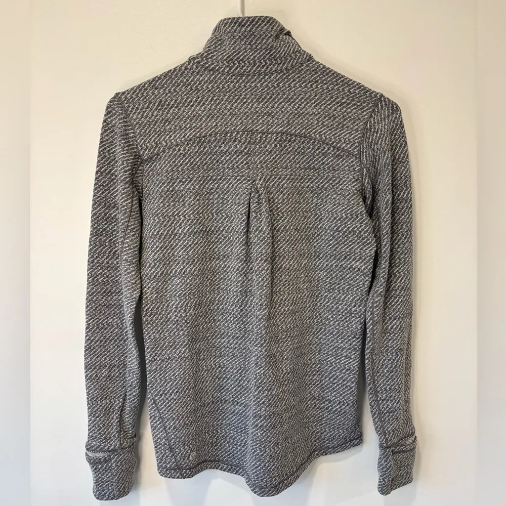Lululemon Outrun 1/2 Zip Heathered Grey Pullover Jacket Athleisure Running Gym - Image 9