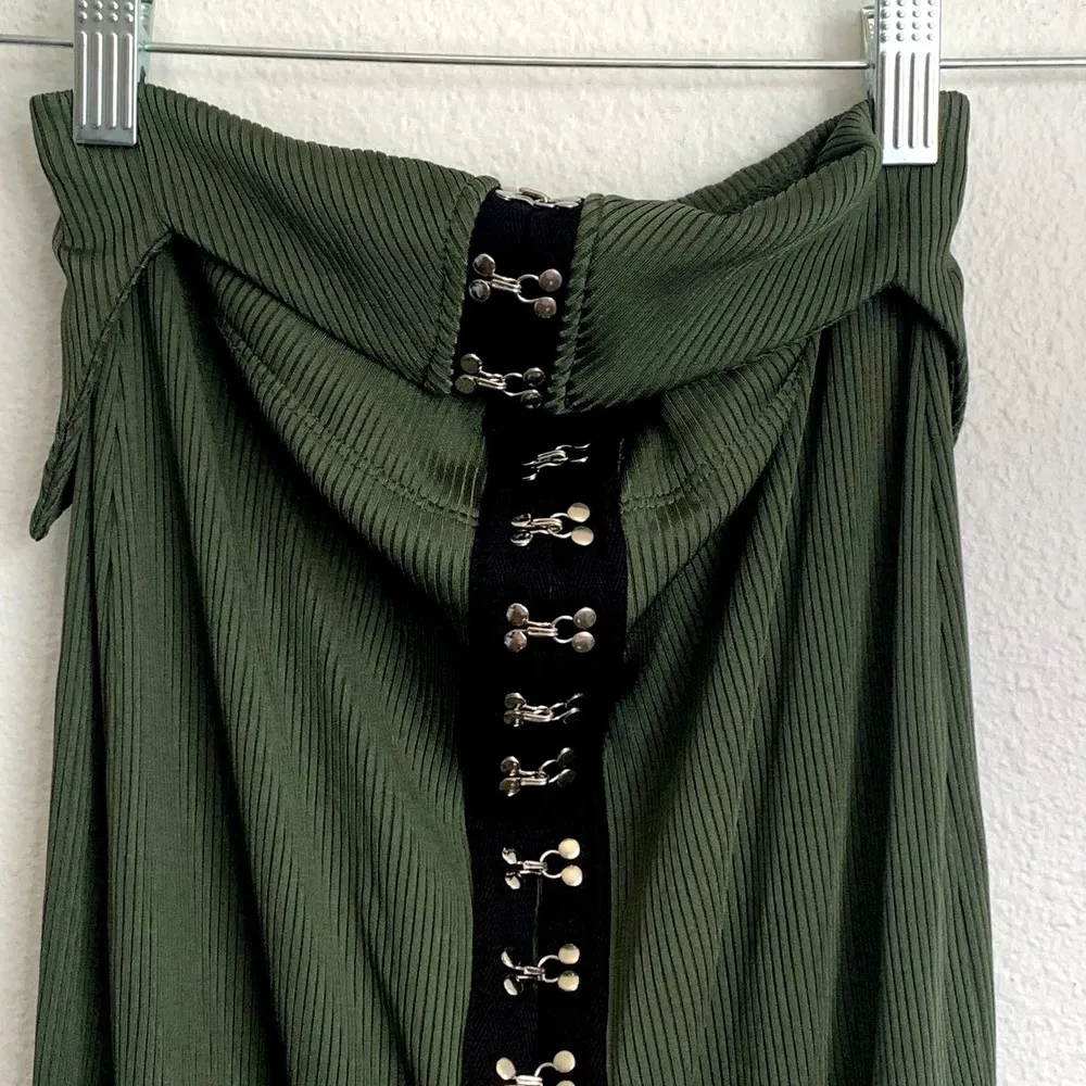 NWT Koral Conclude Rib Skirt in Crocodile Green - Image 4