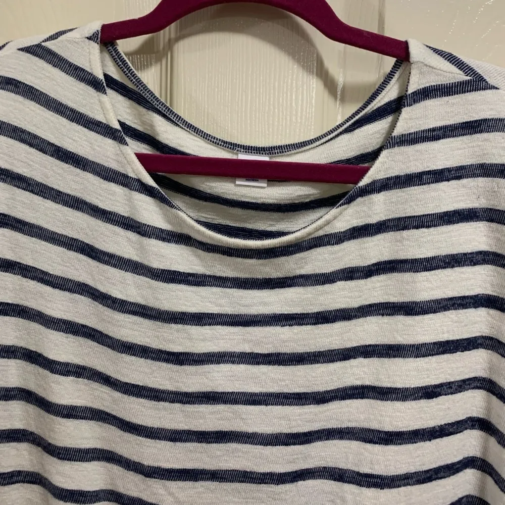 Old Navy short sleeve tie hem white & navy shirt size XXL - Image 2