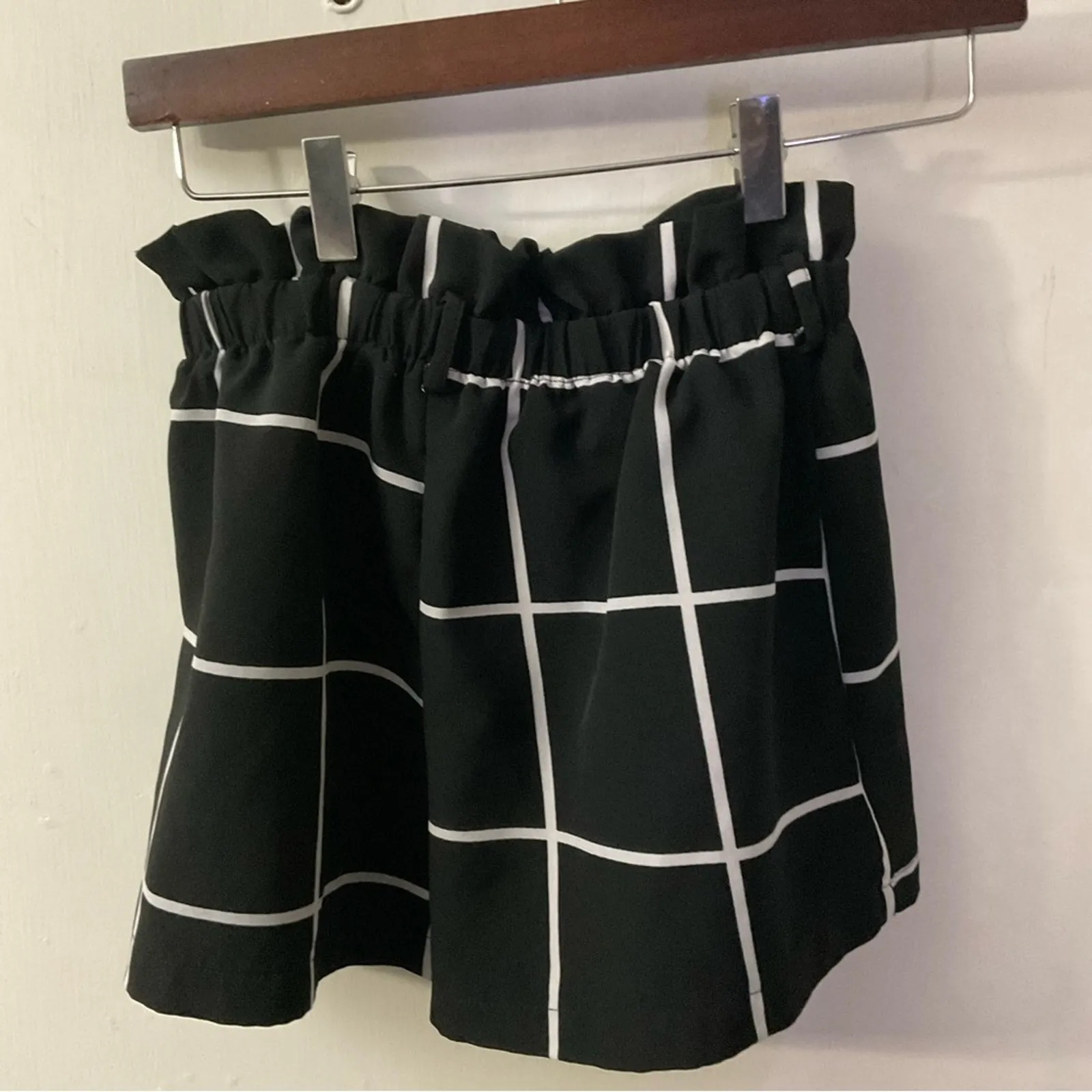 SHEIN Black/White Grid Print Shorts M Corporate Siren Academia Classic Preppy - Image 3