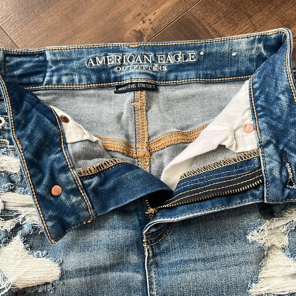 AEO American Eagle Next Level Medium Wash Distressed Ripped Jean Skirt Size 0 - Image 7