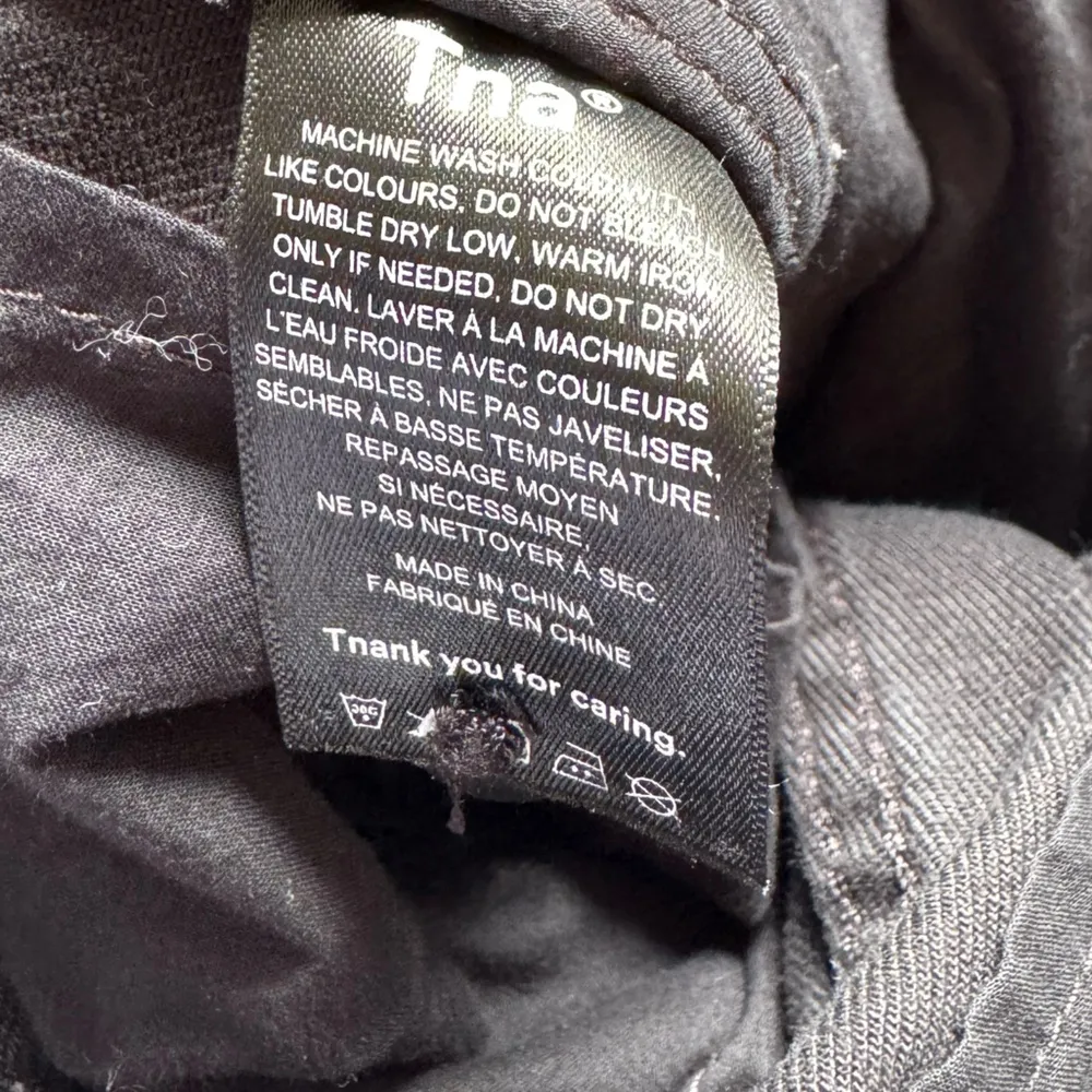 Aritzia TNA black denim Cargo Pant in Black Size 0 - Image 5