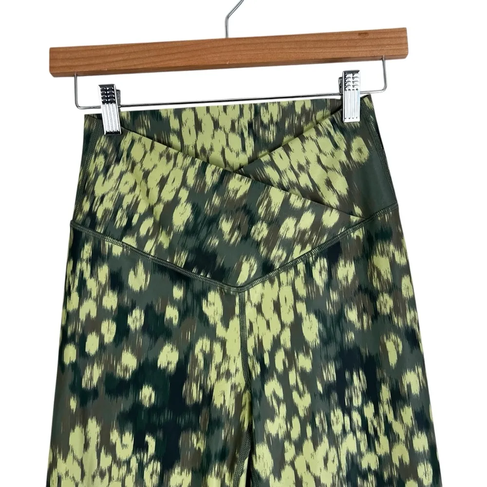 Offline by Aerie Real Me 7/8 Leggings Green Printed High Rise  Crossover - Image 5