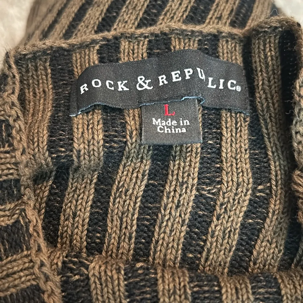 3/$15 ROCK & REPUBLIC sleeveless sweater - Image 6