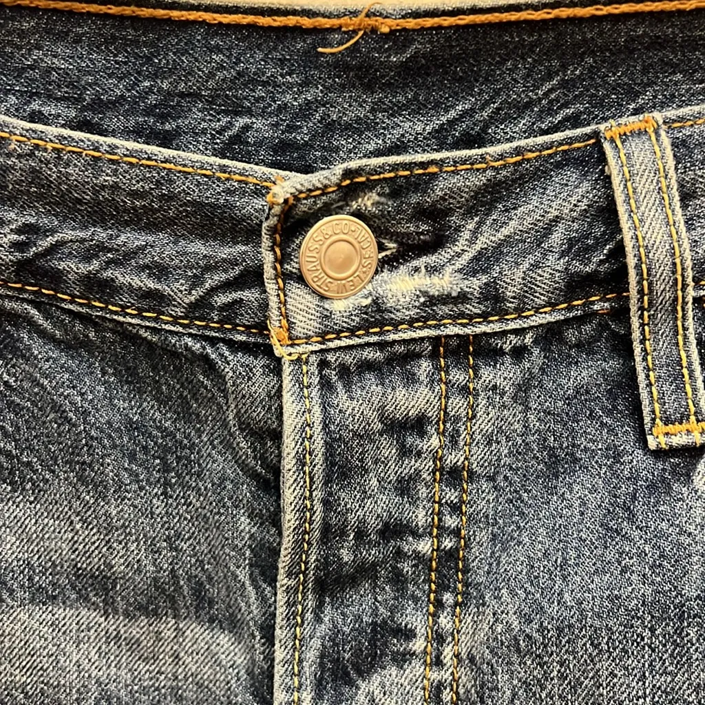 LEVI STRAUSS & CO 501 Distressed Denim 6” Shorts Blue Size 27 - Image 6