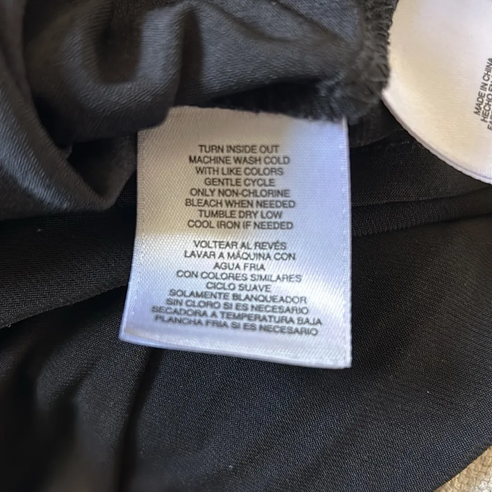 Jones studio cold shoulder blouse - Image 6