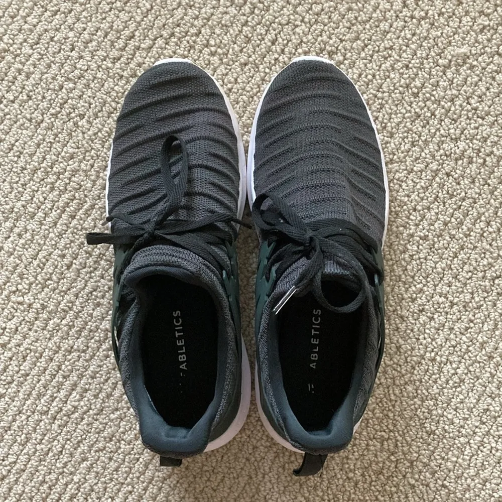 Fabletics Textured Indio Sneaker Women’s Size 9 Train Dark Grey White Like New - Image 2