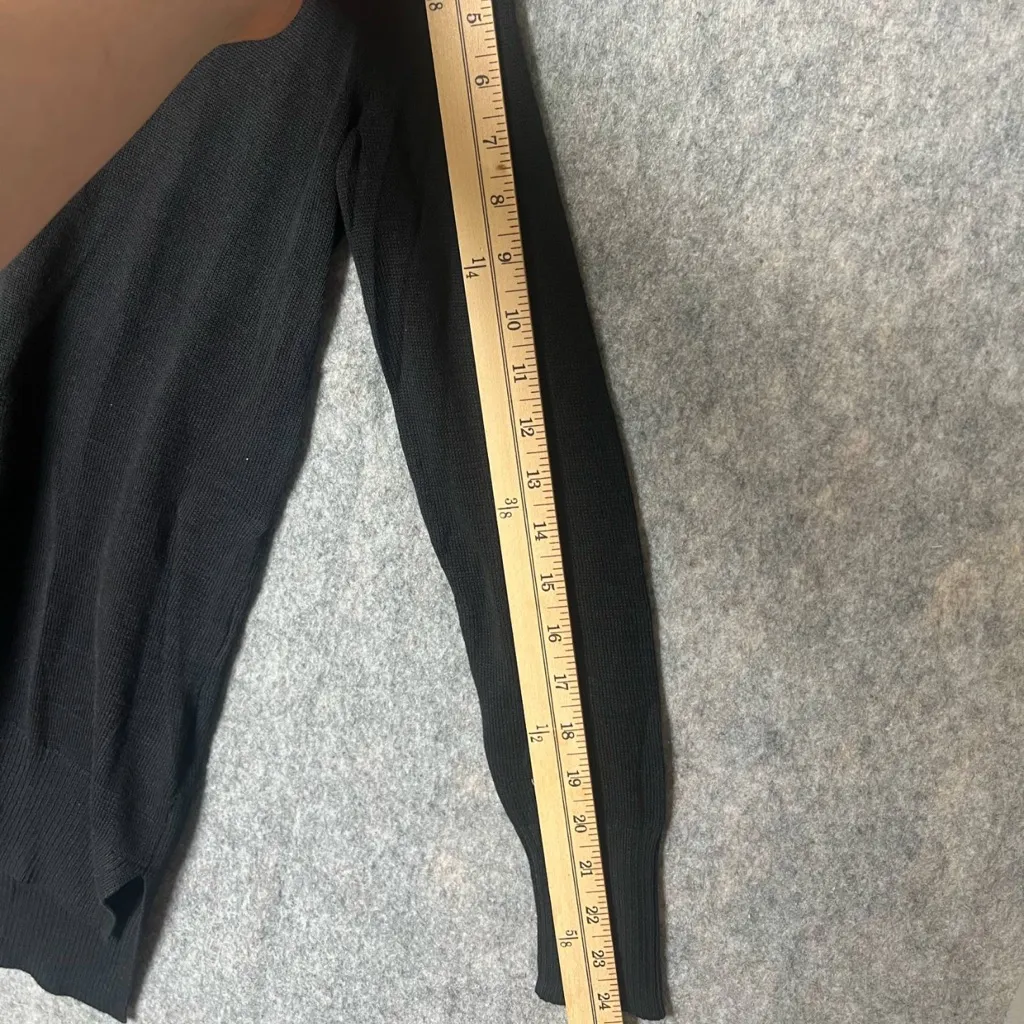 Old Navy Woman Size XS Black Long Sleeve‎ lightweight v neck knit sweater NWT - Image 5