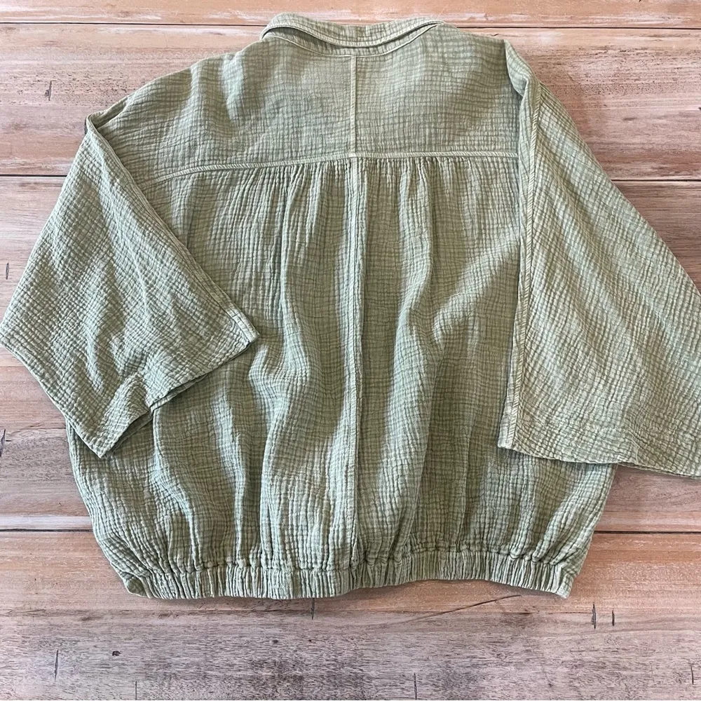 Easel Green Boxy 3/4 Sleeve Button Down Shirt Medium - Image 2