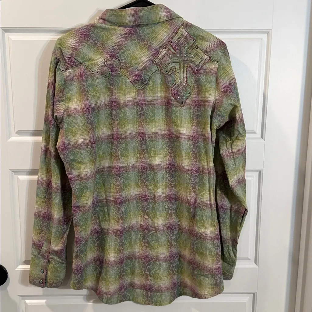 Wrangler embroidered snap button shirt medium - Image 4