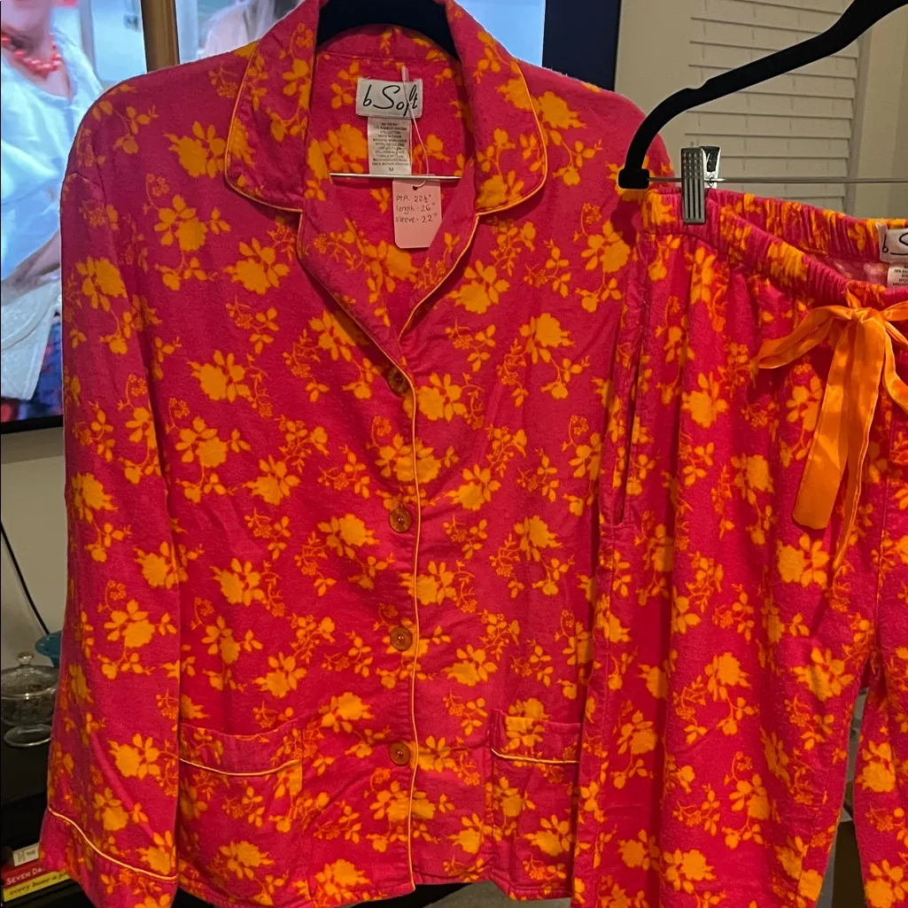 b Soft Floral Pink and Orange Pajama Set size medium - Image 4
