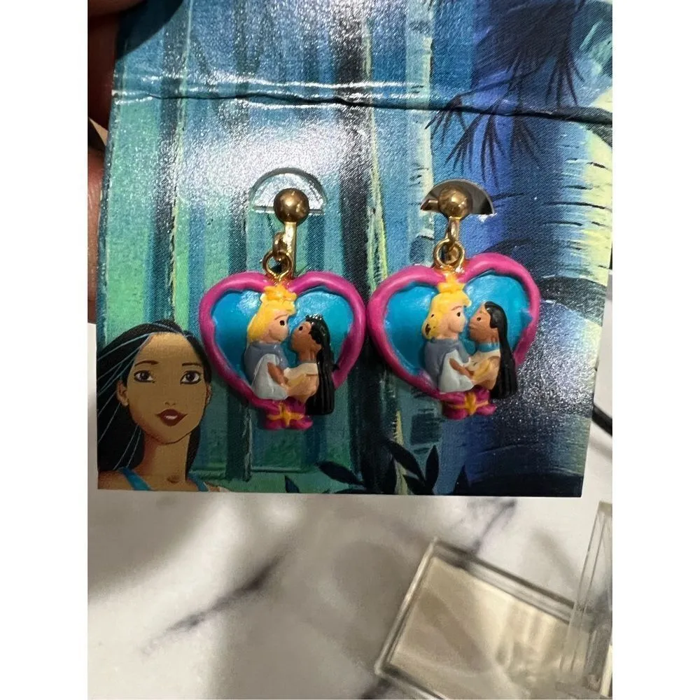 Very rare VINTAGE WDW WALT DISNEY WORLD POCAHONTAS EARRINGS - Image 2