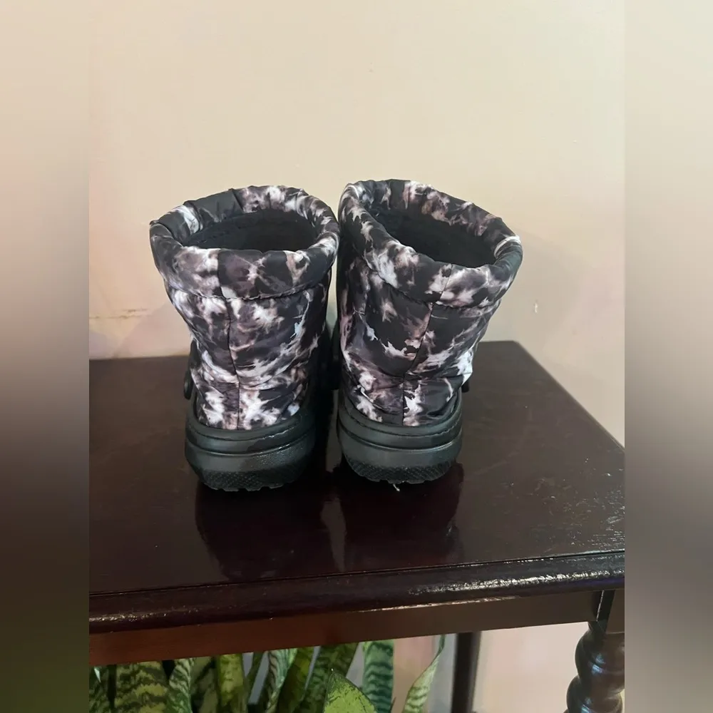 Classic Lined Women's Winter  Boots size 7 - Image 4