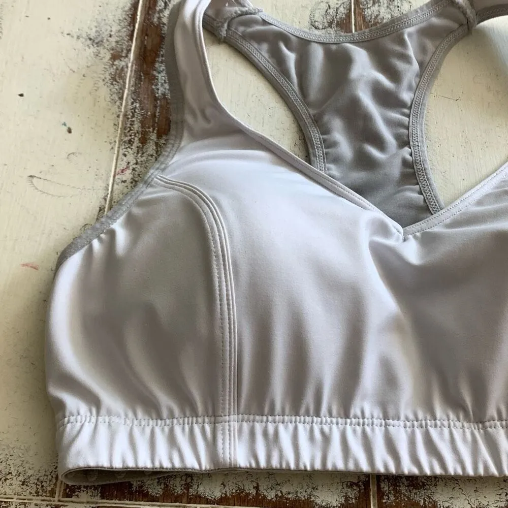 Moving comfort white sports bra size small - Image 4