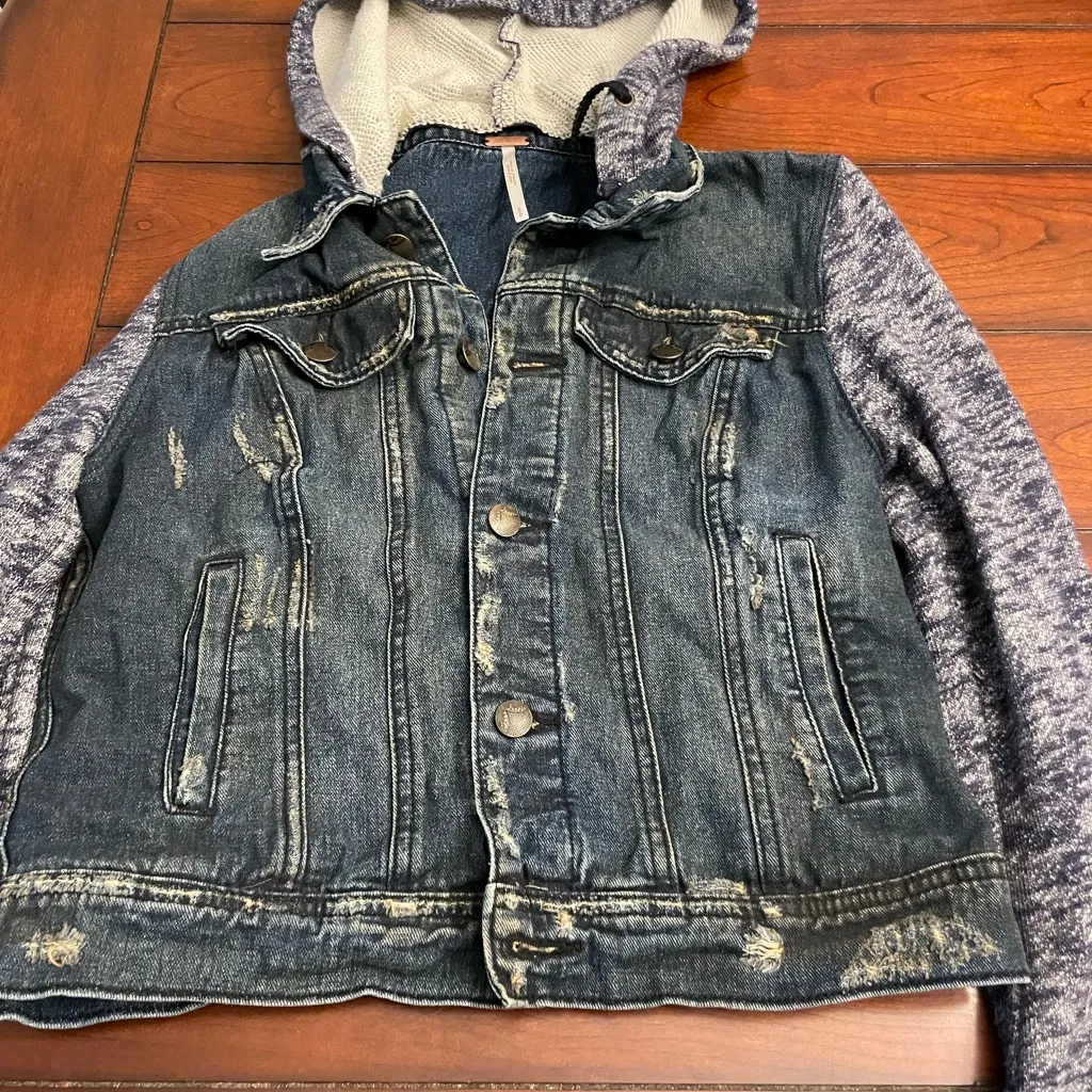 Free People Cropped‎ Distressed Jean Jacket - Image 11