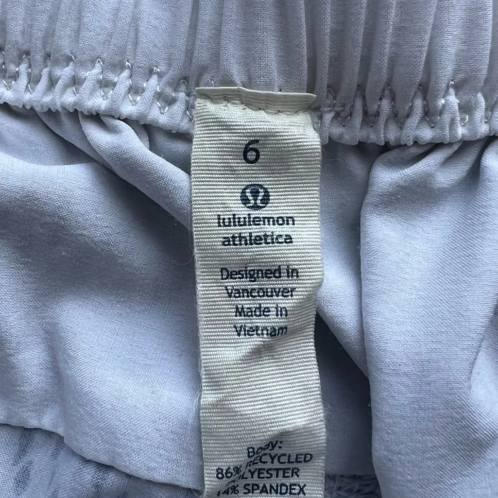 Lululemon Women’s Spring Break Away Dottie Dash White Black Shorts Size 6 - Image 9