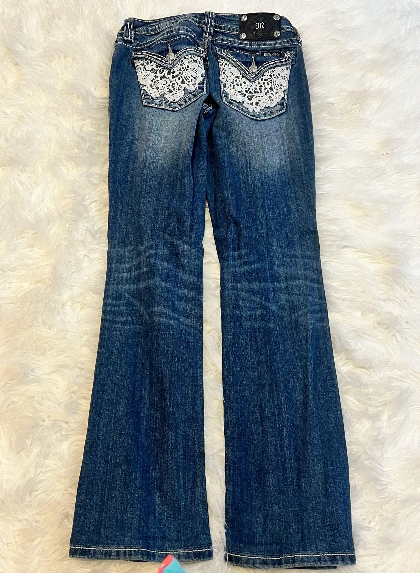 Women’s miss me lace pocket boot cut jeans. Size 28 - Image 3