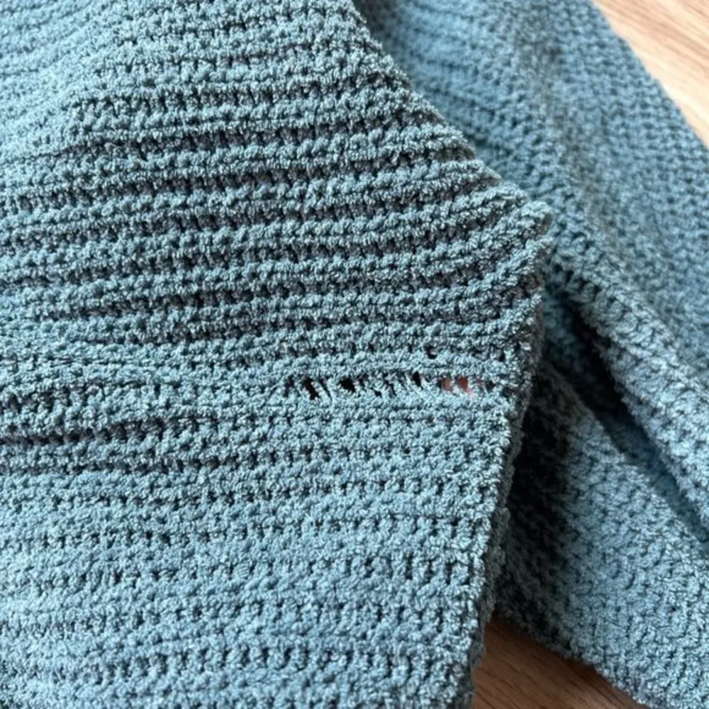 American Eagle Chenille Oversized Chunky V-Neck Sweater Teal Size M - Image 9