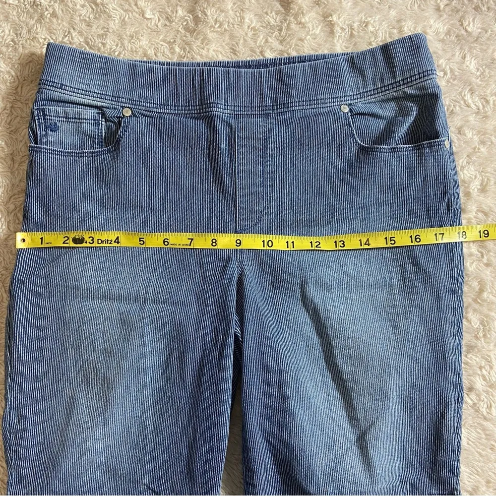 Gloria Vanderbilt Railroad Stripe Avery Pull On Bermuda Shorts Size 10 - Image 6