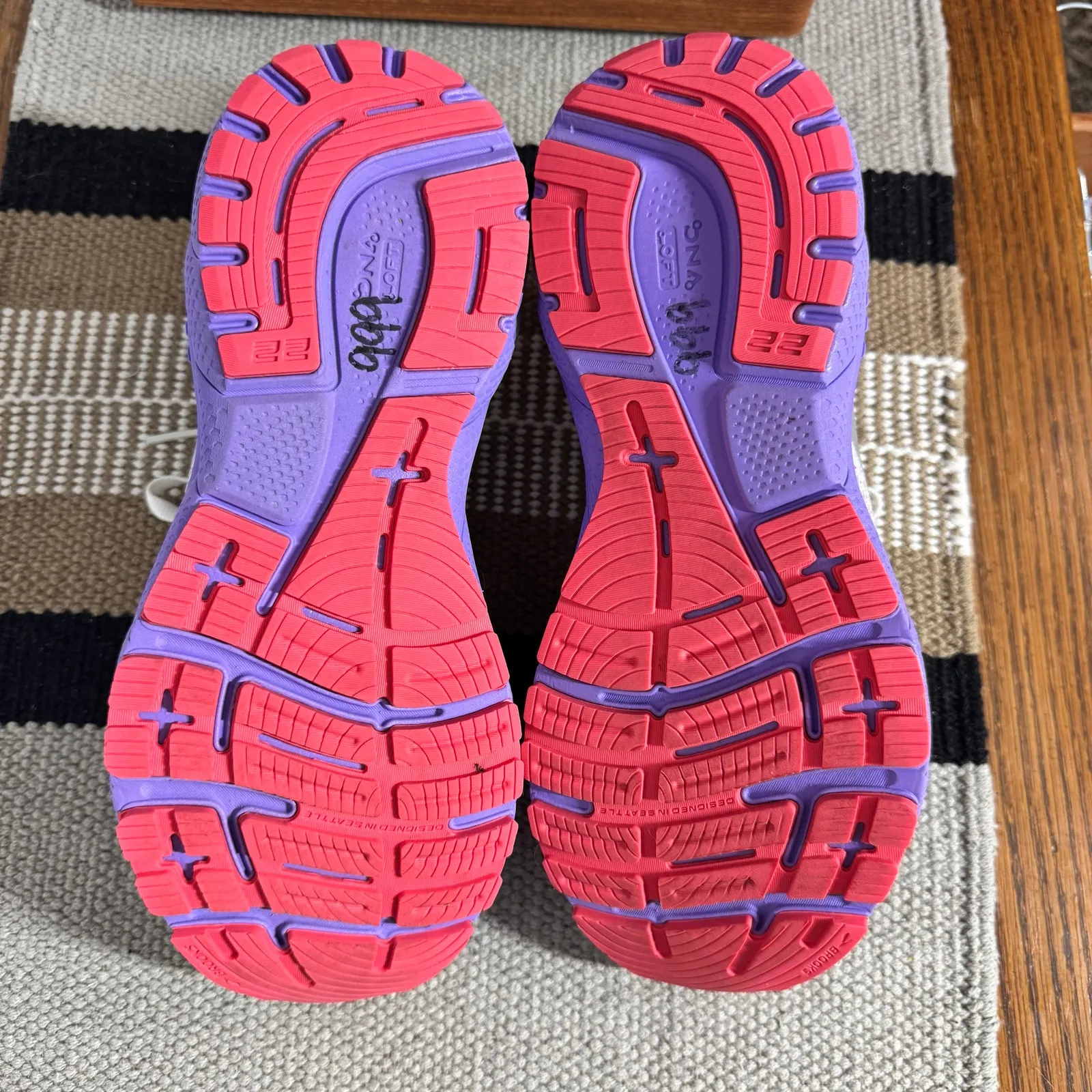 Brooks Sneaker Women 9B Med Adrenaline GTS 22 White Purple Running Walking Gym - Image 9