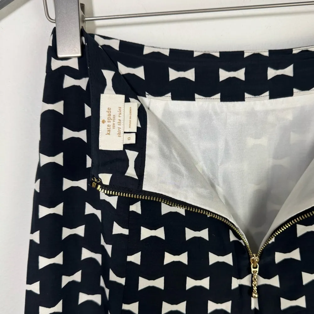 Kate Spade Bowtie Print Flirty Flare Skirt Size 0 in Black & White Silk Blend - Image 4