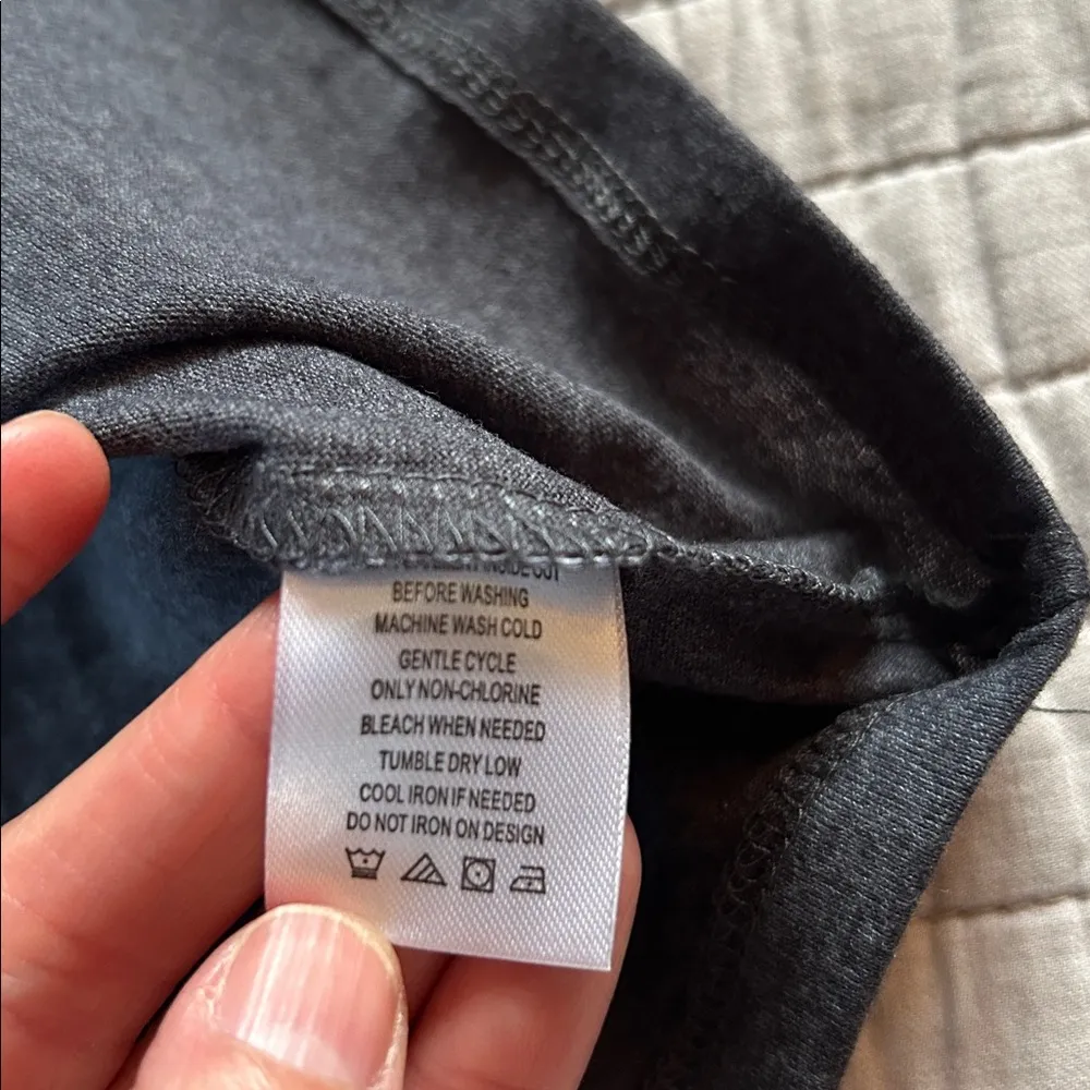 NWT Looney tunes grey Jrs med New York bugs Bunny graphic T - Image 6