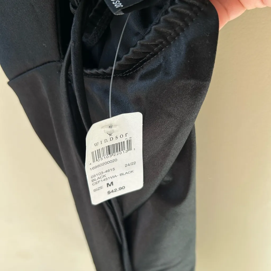 Windsor Classic Black Dress - Image 4