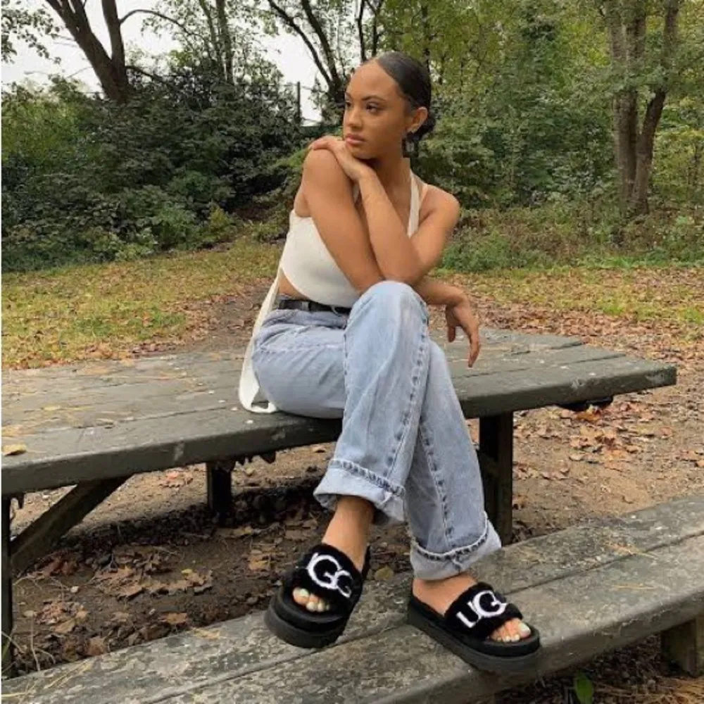 UGG Logo Black Laton Fur Slide - Image 3