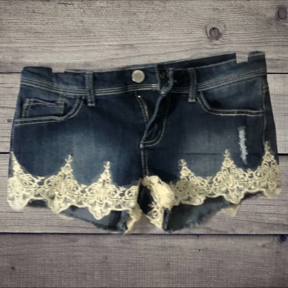 Almost Famous daisy dukes juniors - Image 5