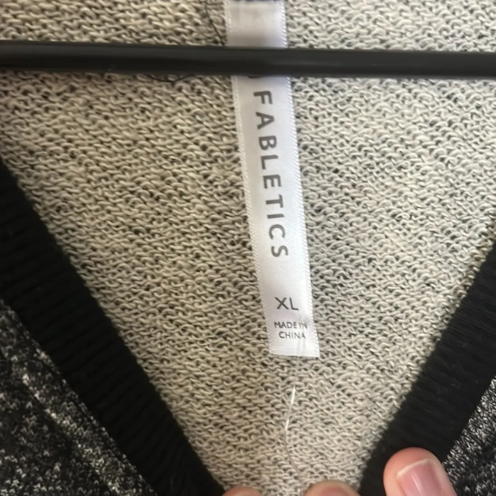 Bnwot Fabletics Cropped Crewneck Size XL - Image 3