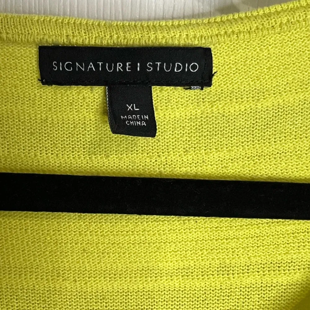 Signature Studio Women’s top with chiffon hem - yellow with blue owl - Size XL - Image 6