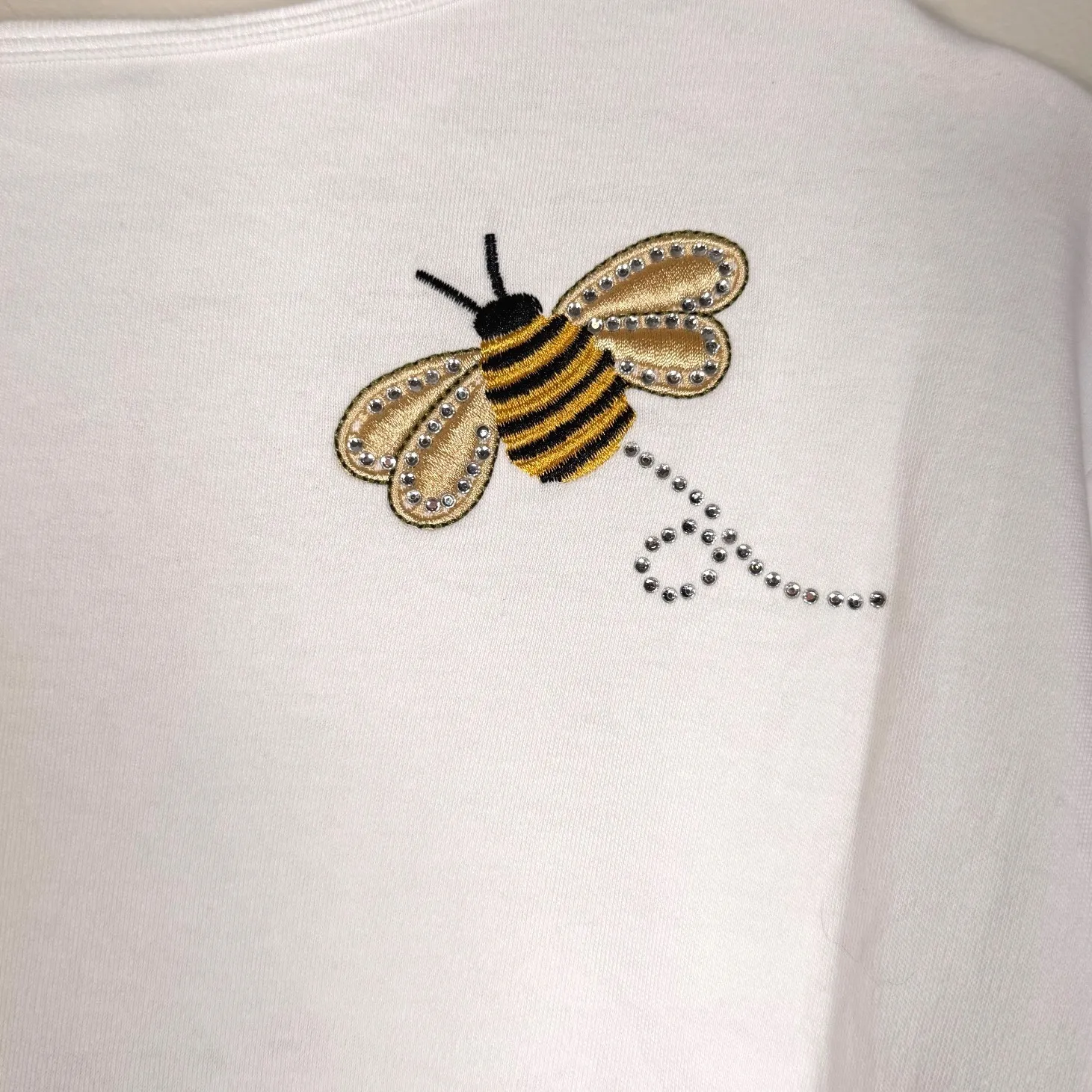 Quaker Factory Womens 2X White Bee Heart Embroidered 3/4 Sleeve Top - Image 3