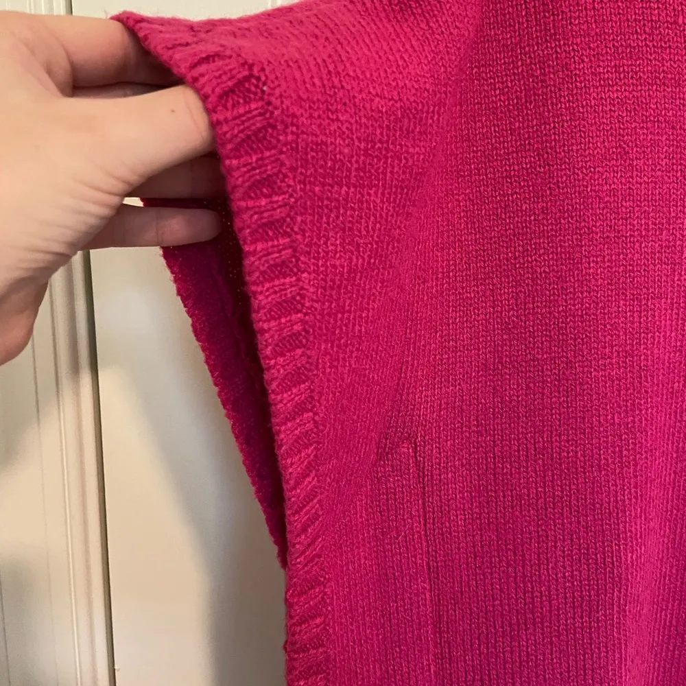 Essentials by A.B.S. Women’s bright pink 100% acrylic sweater‎ large - Image 3