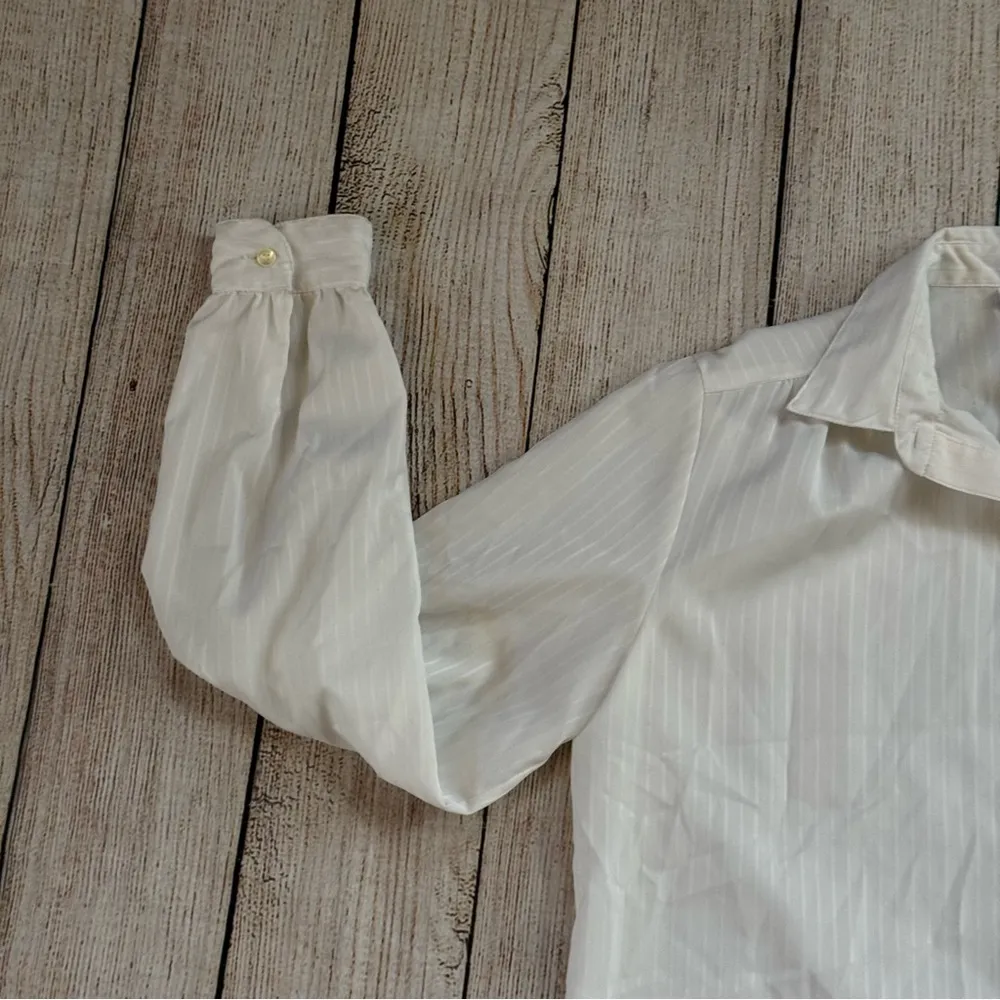 Vintage Levi Strauss & Co white pinstripe collared button long sleeve shirt - Image 7