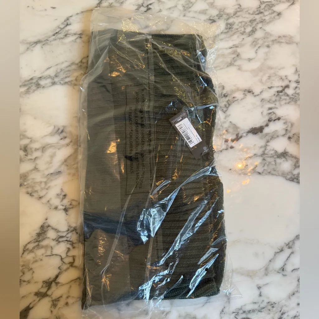 NWT PrettyLittleThing Plus Sweater Size Khaki Green Ribbed Cropped Knit Sz XL - Image 10