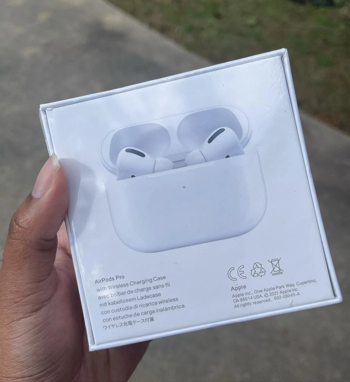 Apple AirPods Pros - Image 2