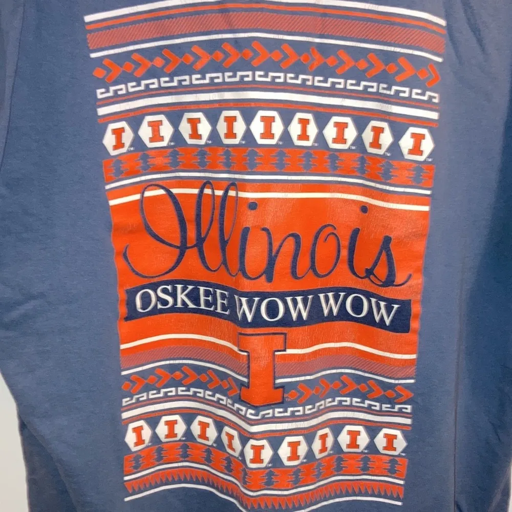 University of Illinois v neck Oskee wow wow tribal 100% cotton t shirt M Blue Size M - Image 5