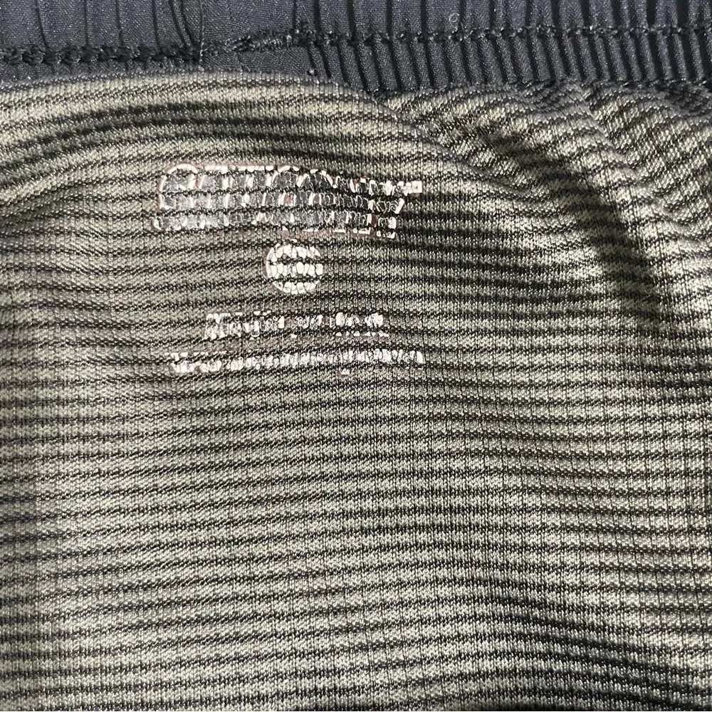 SAUCONY Women’s black running shorts. Size M - Image 9