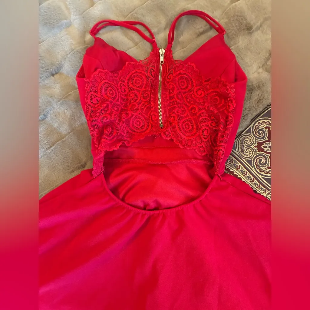 Honey and Rosie Vibrant Red Women’s Formal Dress Size Small - Image 2