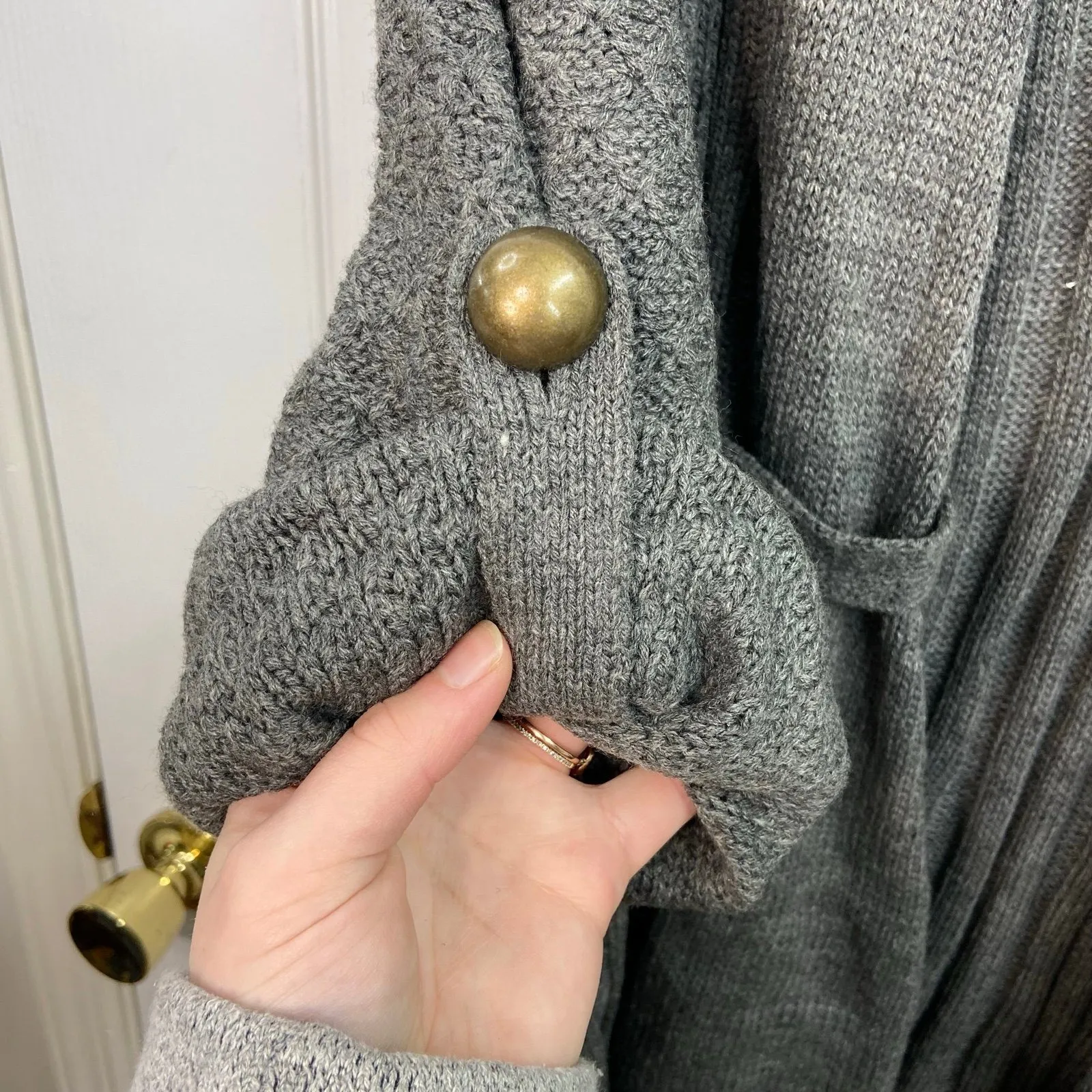 Carolyn Taylor gray acrylic thick knit open front cuffed sleeve cardigan sweater - Image 2