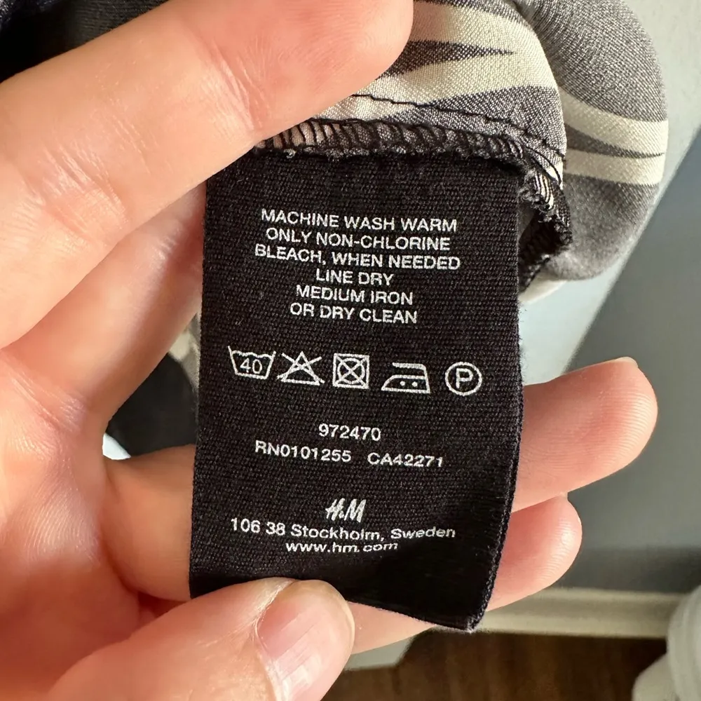 UEC H&M Women’s Size 4 Dress - Image 5