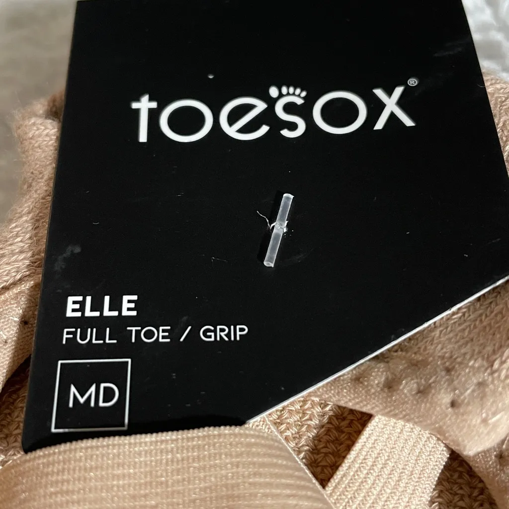 Toesox Elle Full Toe/Grip 5 Toe Design Non Slip Organic Cotton Nude Med NWT Tan - Image 3