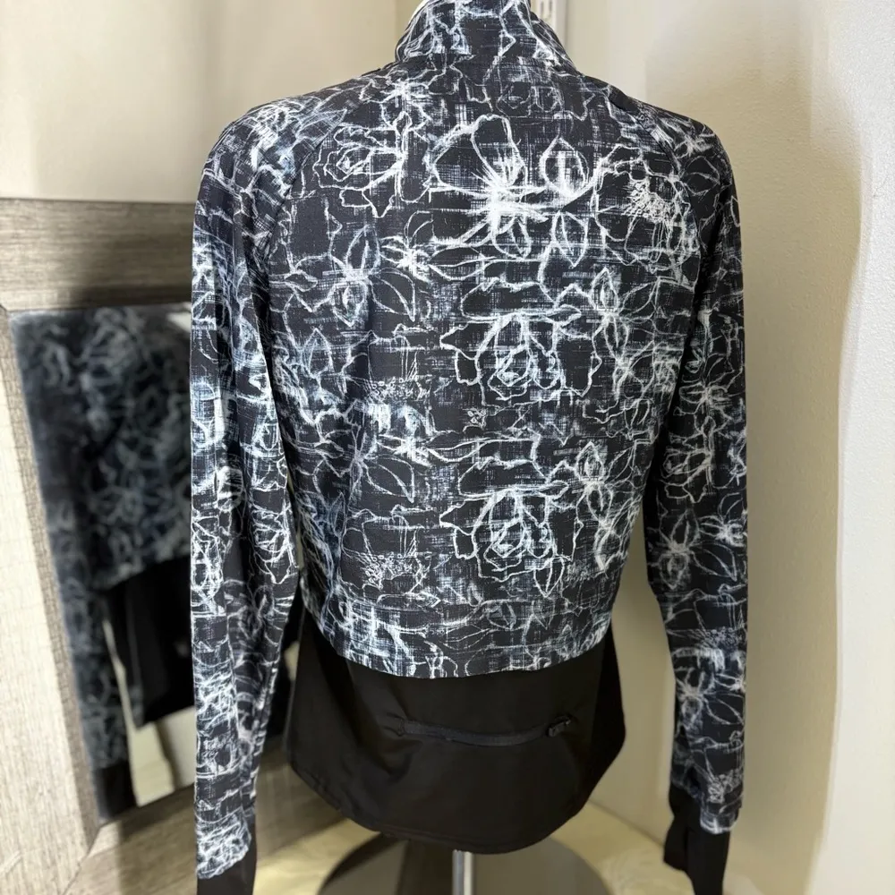 Spyder Black and White Running Jacket with layered Athletic Silhouette - Image 6