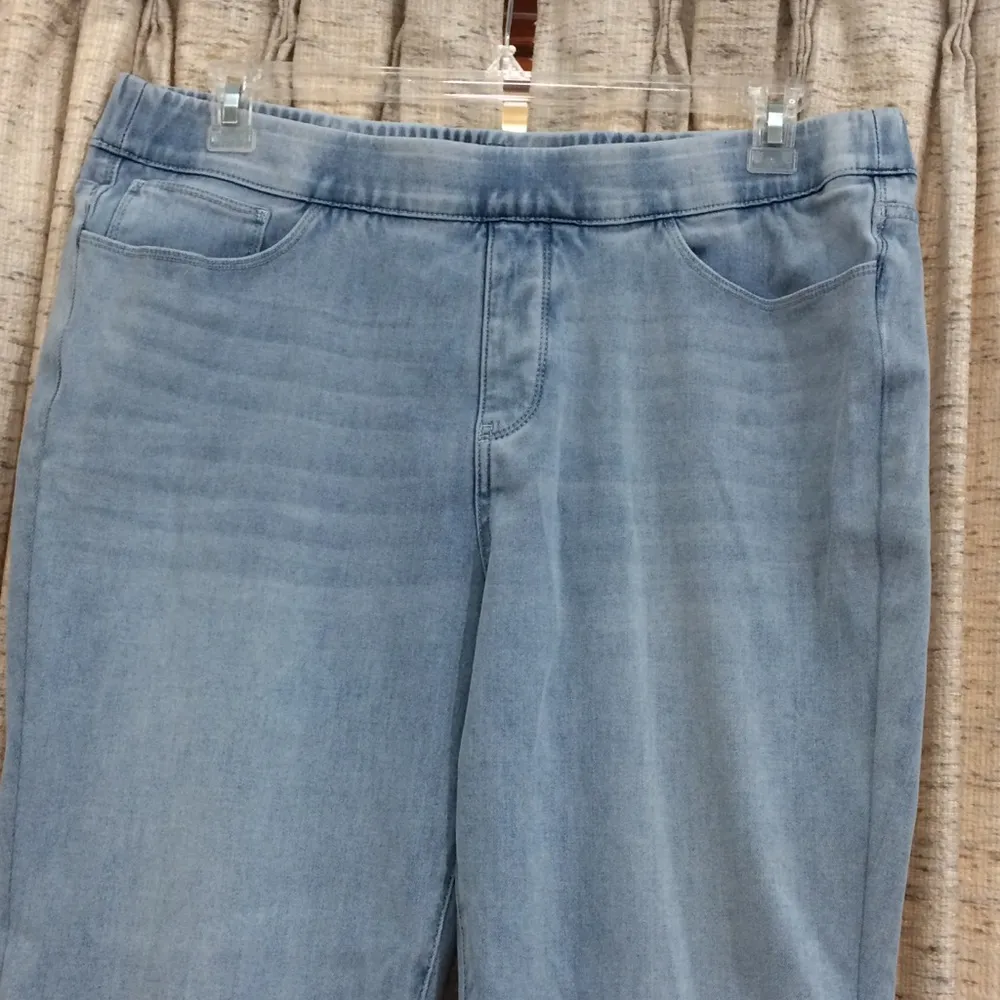 Soft Surroundings The Ultimate Pull-On Cropped Light Wash Jean - Image 2