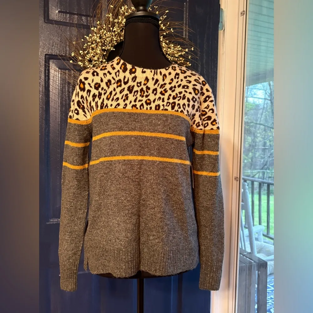 Beachlunchlounge Gray and Cream Crew Neck Sweater size Small NWT - Image 2