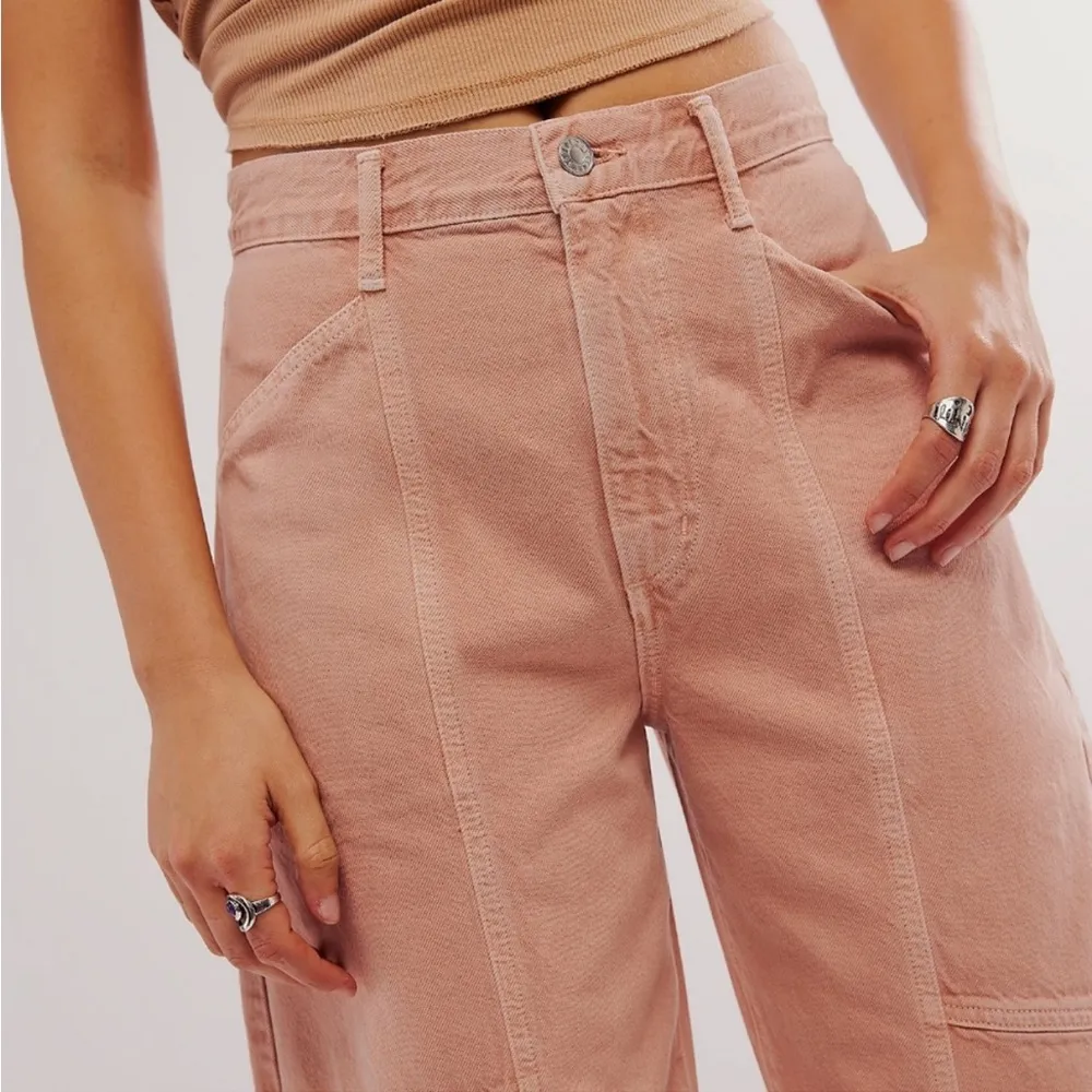 AGOLDE Mara Barrel Jeans in Pink Salt - Image 7