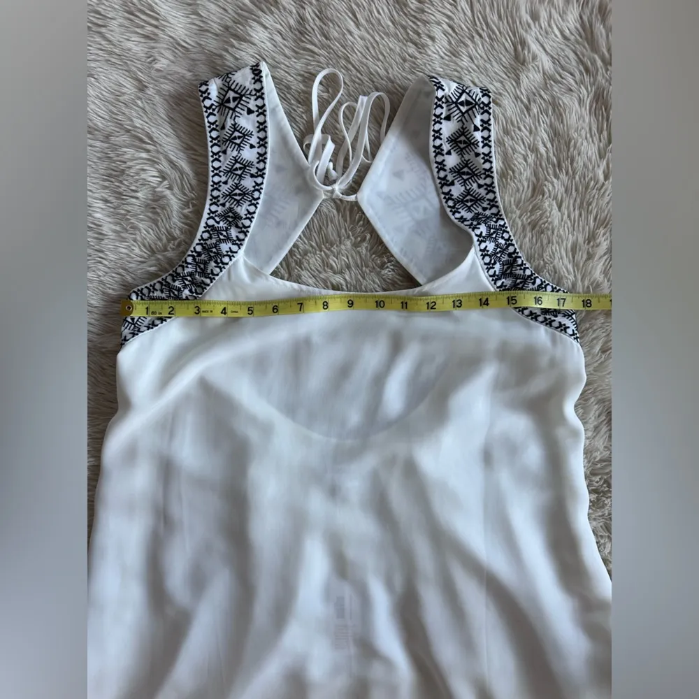 BCBG Generation White Embroidered Chiffon Mini Dress with Open Back Size M - Image 10