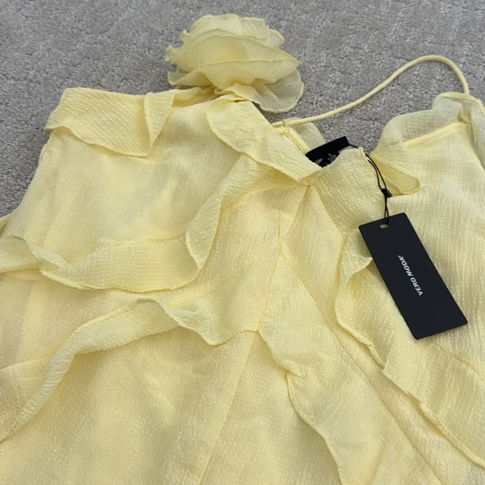 NWT NEW Vero Moda Marie Ruffle Dress in Mellow Yellow rosette appliqué plunge - Image 3